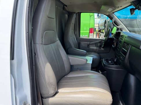 Used 2020 Chevrolet Express 3500 Extended w/ Driver Convenience Package RWD image 9