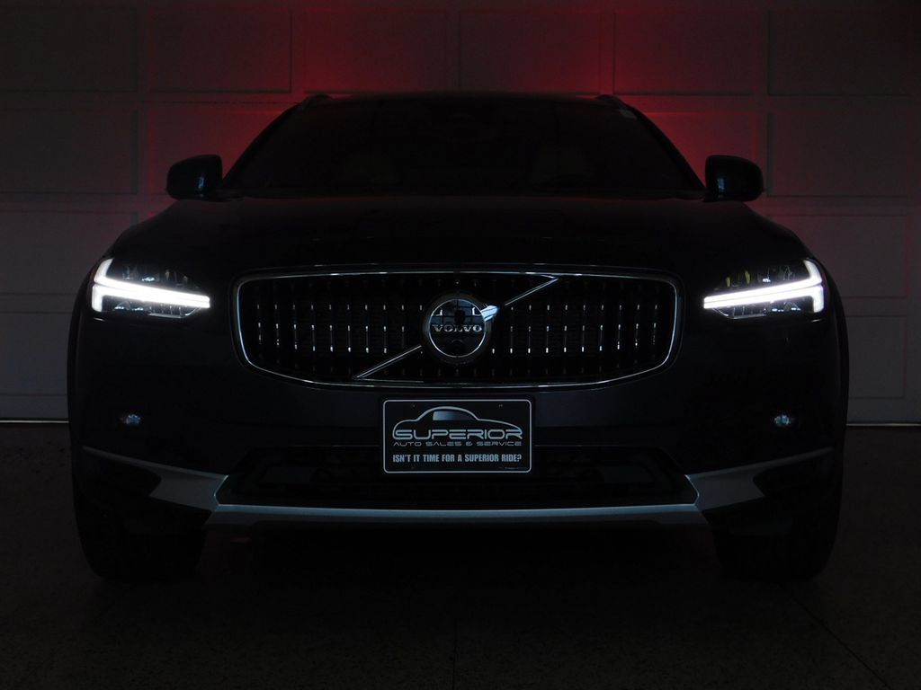 Used 2023 Volvo V90 B6 Cross Country Ultimate AWD/4WD image 12
