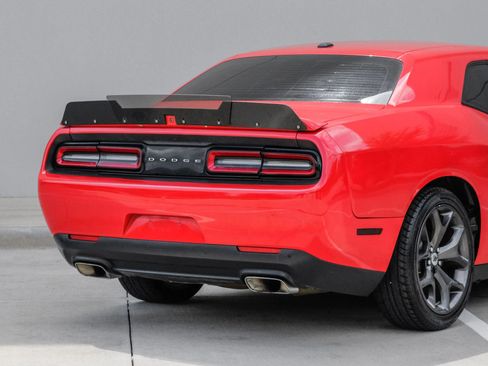 Used 2019 Dodge Challenger R/T RWD image 12