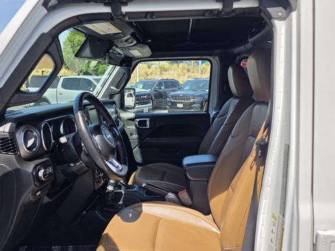Used 2020 Jeep Gladiator Rubicon w/ Dual Top Group AWD/4WD image 12