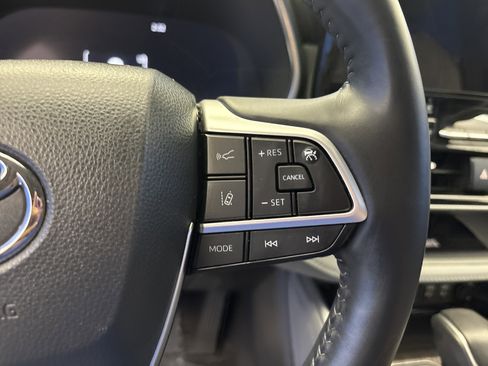 Used 2023 Toyota Highlander Platinum AWD/4WD image 16
