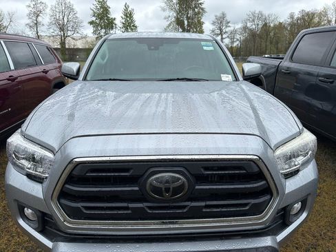 Used 2018 Toyota Tacoma SR5 image 2