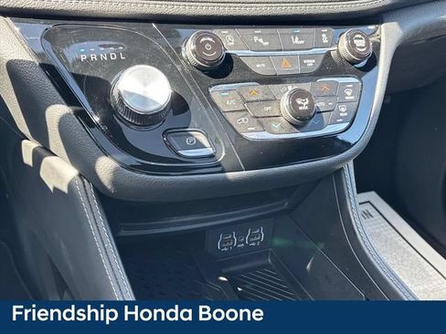 Used 2025 Chrysler Pacifica Limited FWD image 20