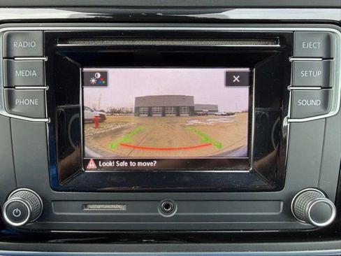 Used 2018 Volkswagen Beetle 2.0T SE image 27