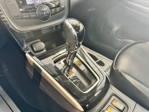 Used 2016 Nissan Sentra SL w/ SL Premium Package FWD image 28
