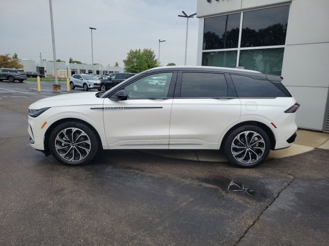 Certified 2024 Lincoln Nautilus Reserve w/ Equipment Group 202A AWD/4WD image 3