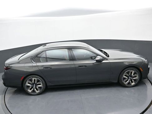 Used 2023 BMW 760i xDrive w/ Executive Package image 40