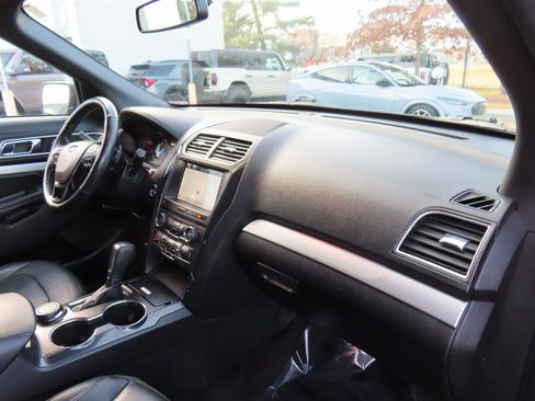 Used 2017 Ford Explorer XLT w/ Equipment Group 202A image 16