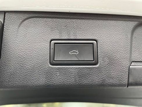 Used 2019 Volkswagen Atlas SE w/ Towing Package image 31