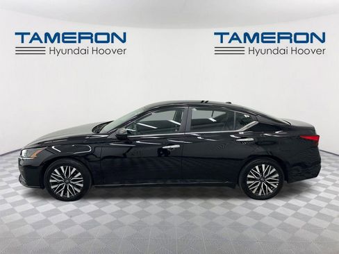 Used 2025 Nissan Altima 2.5 SV image 2