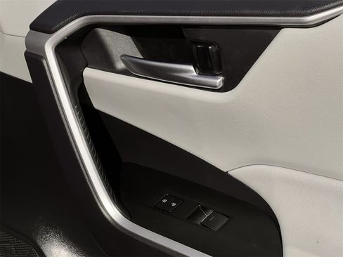 Used 2025 Toyota RAV4 XLE image 27