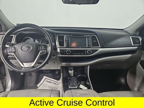 Used 2017 Toyota Highlander XLE image 12