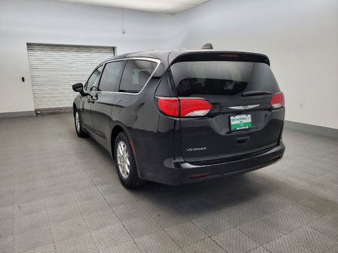 Used 2023 Chrysler Voyager LX FWD image 5