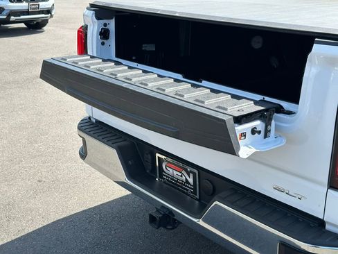 Used 2024 GMC Sierra 1500 SLT AWD/4WD image 33