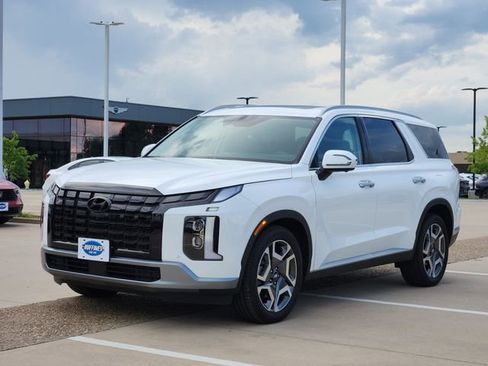 Used 2025 Hyundai Palisade SEL FWD image 2