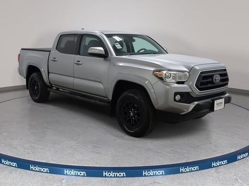 Certified 2021 Toyota Tacoma SR5 AWD/4WD image 4