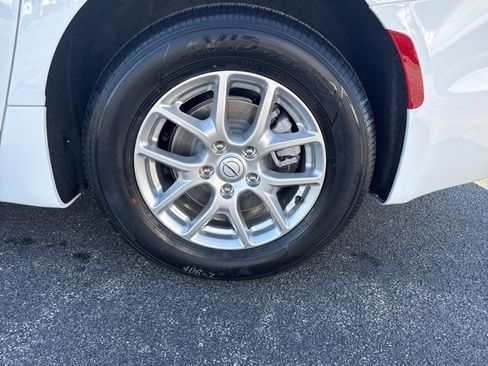 New 2026 Chrysler Pacifica Select image 4