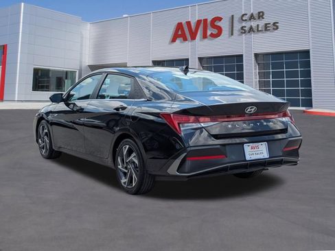 Used 2025 Hyundai Elantra SEL FWD image 9