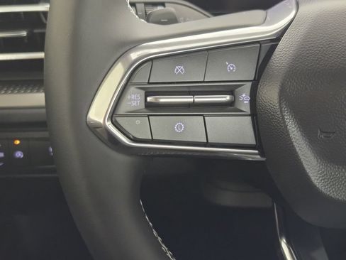 New 2026 Chevrolet Traverse LT w/ Midnight/Sport Edition FWD image 31