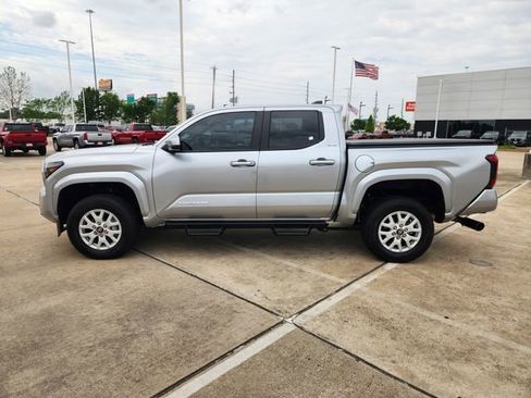 Certified 2025 Toyota Tacoma SR5 image 4