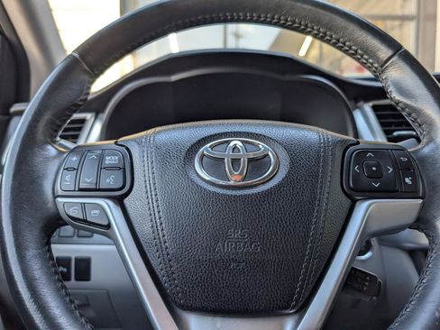 Used 2015 Toyota Highlander Limited FWD image 14
