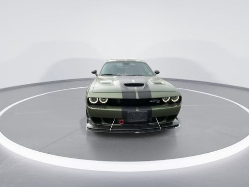 Used 2018 Dodge Challenger SRT Hellcat RWD image 4