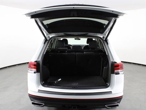 Used 2025 Volkswagen Atlas SE FWD image 16
