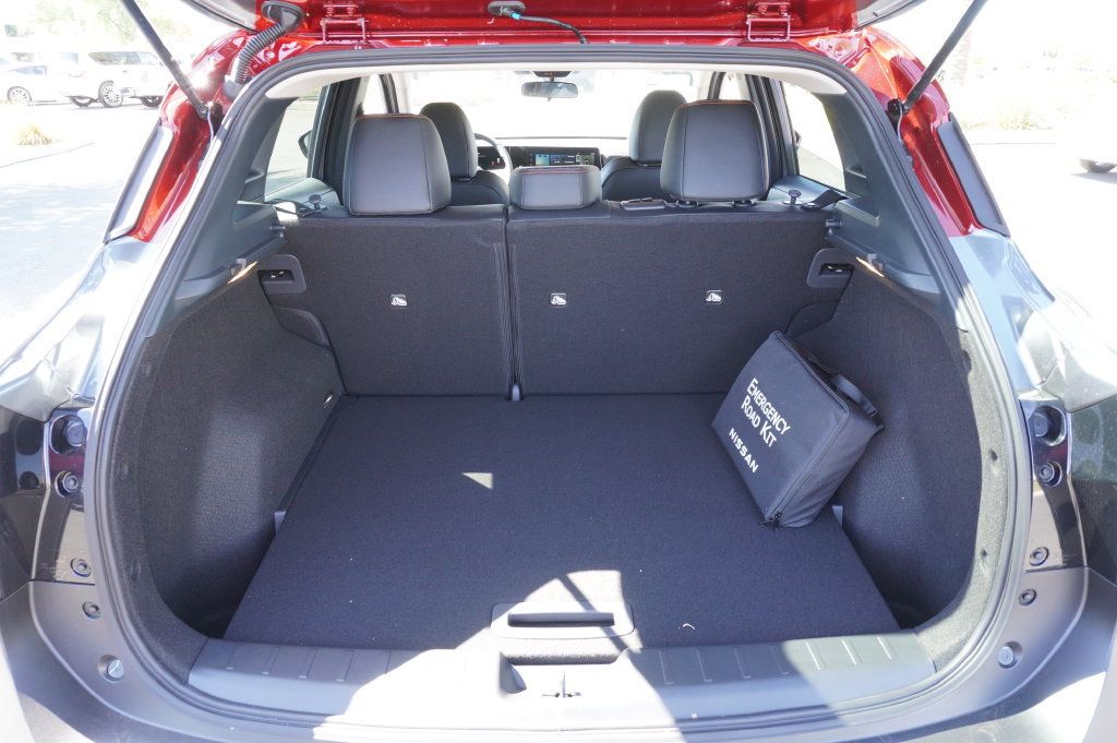 Certified 2025 Nissan Kicks SR FWD image 8