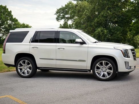 Used 2015 Cadillac Escalade Premium AWD/4WD image 6