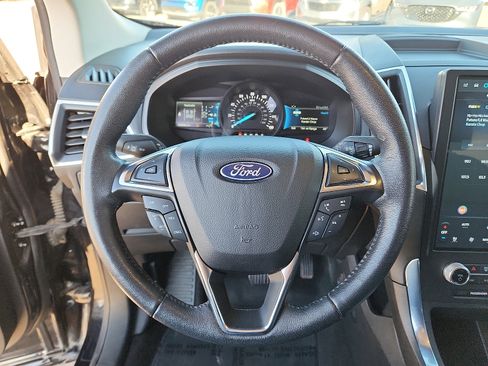 Used 2022 Ford Edge Titanium image 17