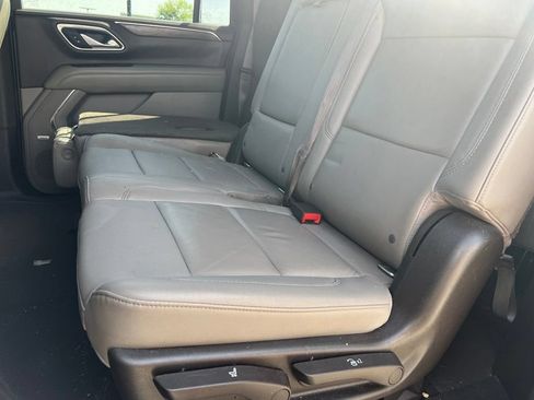 Used 2021 Chevrolet Suburban LT RWD image 15
