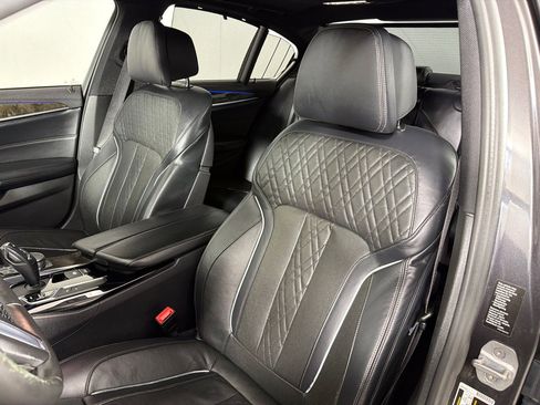 Used 2019 BMW M550i xDrive w/ Premium Package image 9