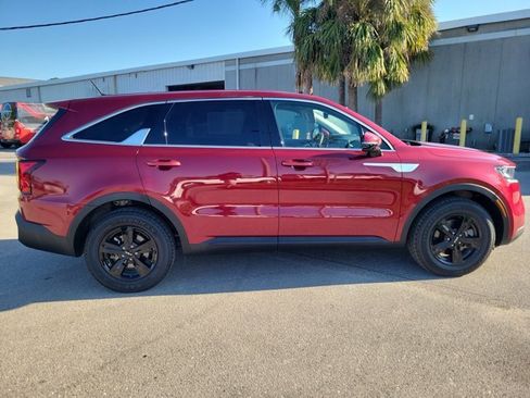 Used 2023 Kia Sorento LX image 9