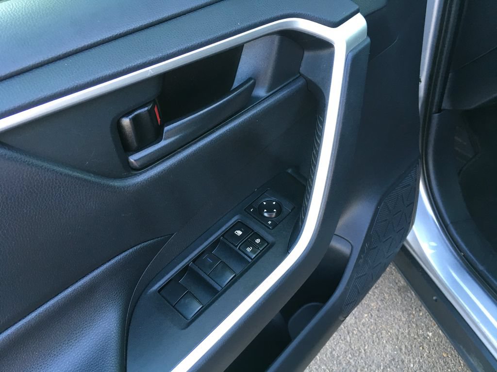 Used 2019 Toyota RAV4 LE w/ Carpet Mat Package AWD/4WD image 20
