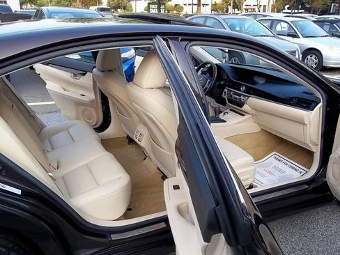 Used 2013 Lexus ES 350 w/ Luxury Pkg FWD image 9