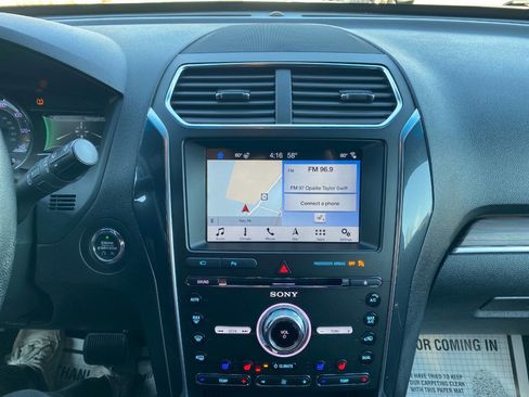 Used 2018 Ford Explorer Limited image 15