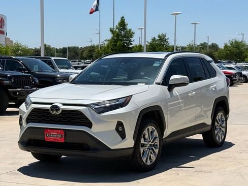 Used 2022 Toyota RAV4 XLE Premium FWD image 6