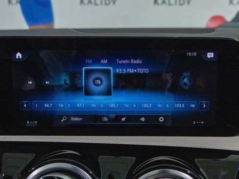 Used 2021 Mercedes-Benz CLA 250 4MATIC w/ Premium Package image 8