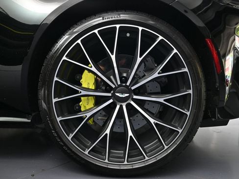 Used 2023 Aston Martin V8 Vantage Coupe RWD image 39