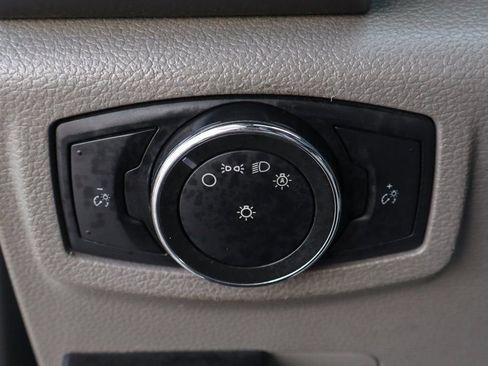 Used 2017 Ford F550 2WD Regular Cab Super Duty image 27