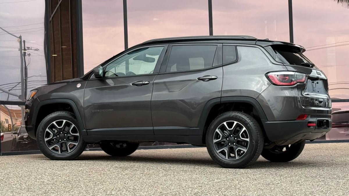 Used 2019 Jeep Compass Trailhawk w/ Leather Interior Group AWD/4WD image 6