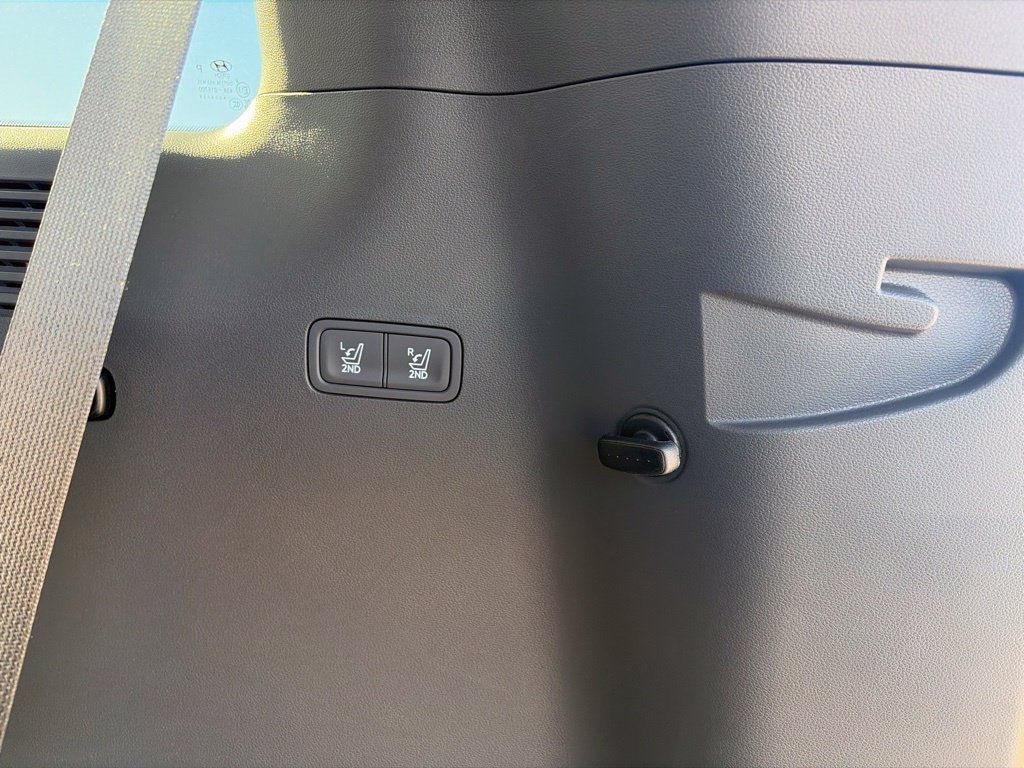 Used 2026 Hyundai Santa Fe SEL AWD/4WD image 32