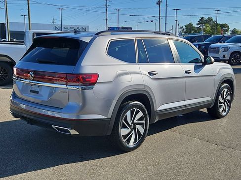 Used 2025 Volkswagen Atlas SE AWD/4WD image 4