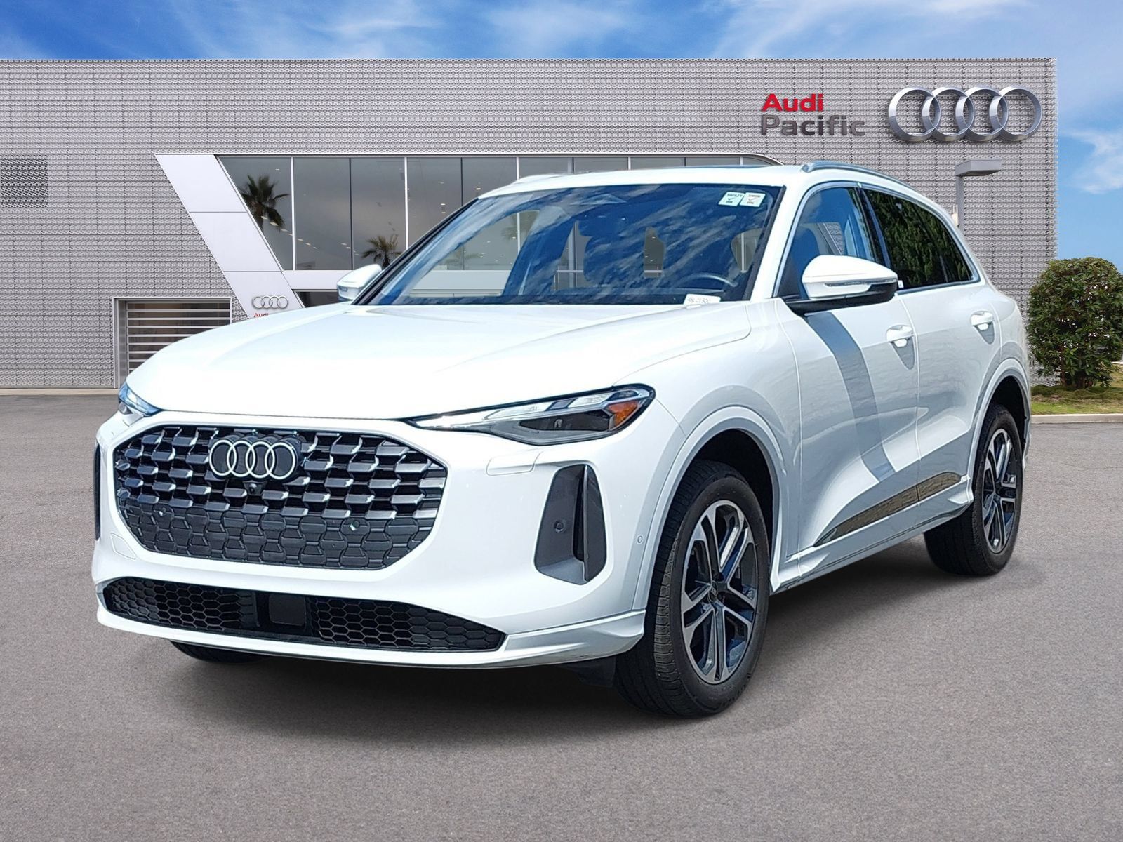 Used 2025 Audi Q5 Premium w/ Convenience Package AWD/4WD image 1