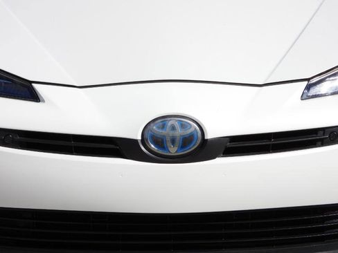 Used 2019 Toyota Prius L Eco image 23