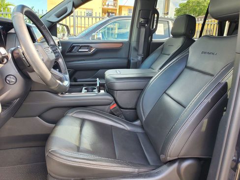 Used 2025 GMC Yukon Denali RWD image 23