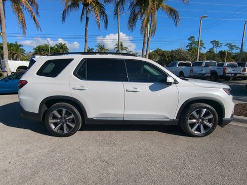 Used 2024 Honda Pilot Elite image 4