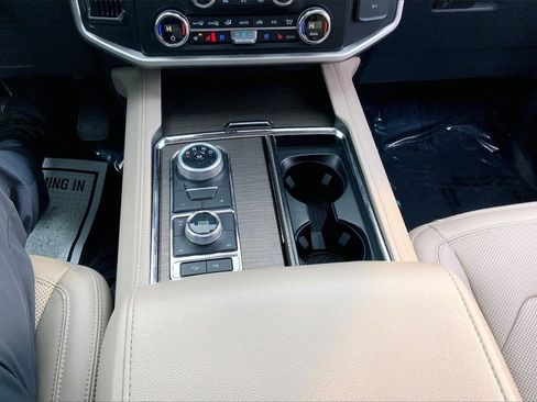 Used 2023 Ford Expedition Limited image 17