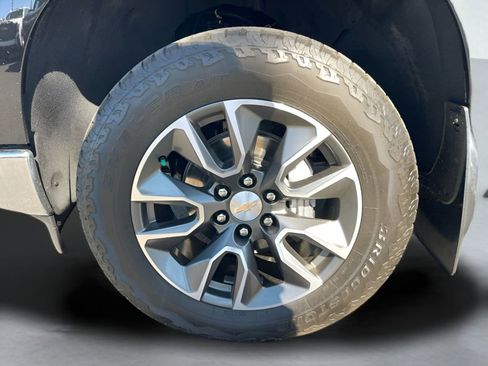 Used 2024 Chevrolet Silverado 1500 LT w/ Z71 Off-Road Package AWD/4WD image 35