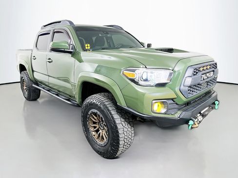 Used 2021 Toyota Tacoma TRD Sport w/ Technology Package AWD/4WD image 3